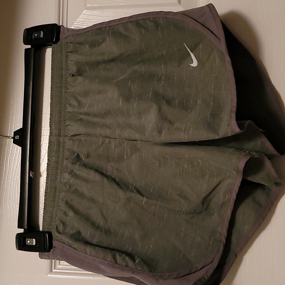 Nike girls running shorts size Med